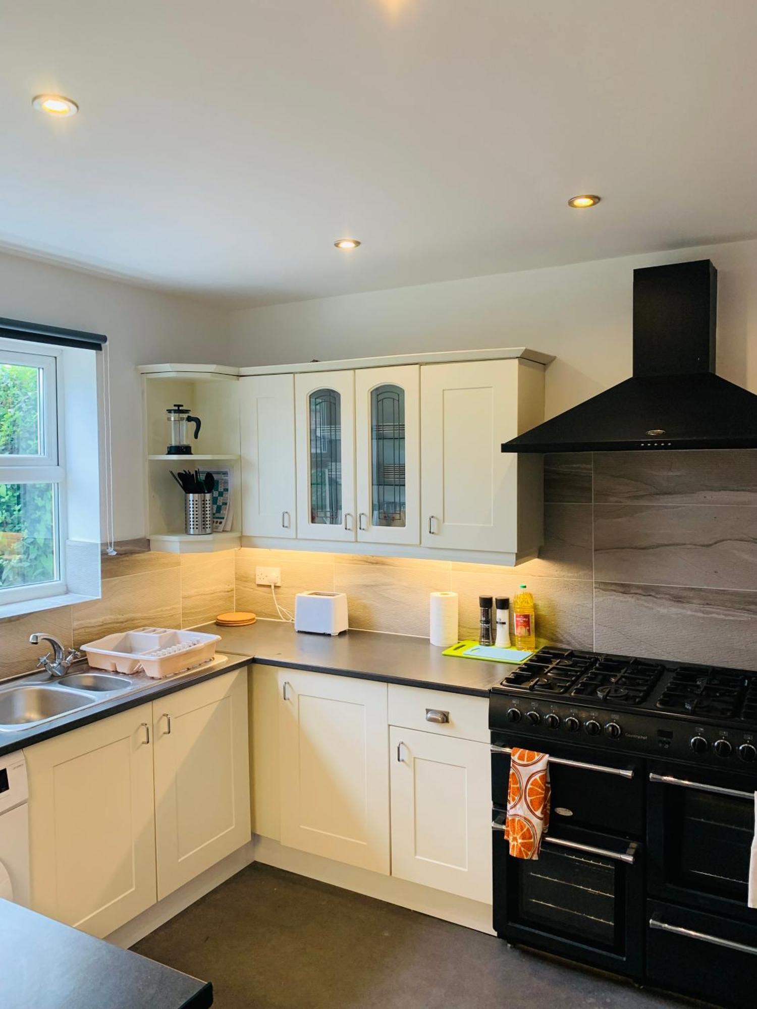 Chic 5 Bedroom House With Private Parking & Garden Bristol Exterior photo