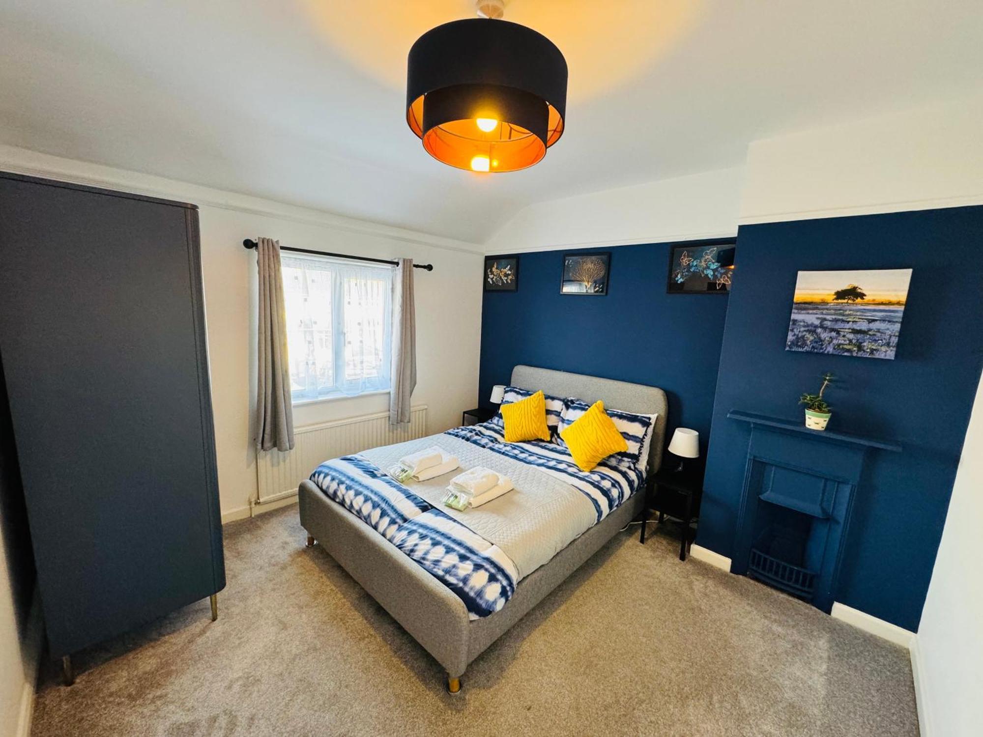 Chic 5 Bedroom House With Private Parking & Garden Bristol Exterior photo