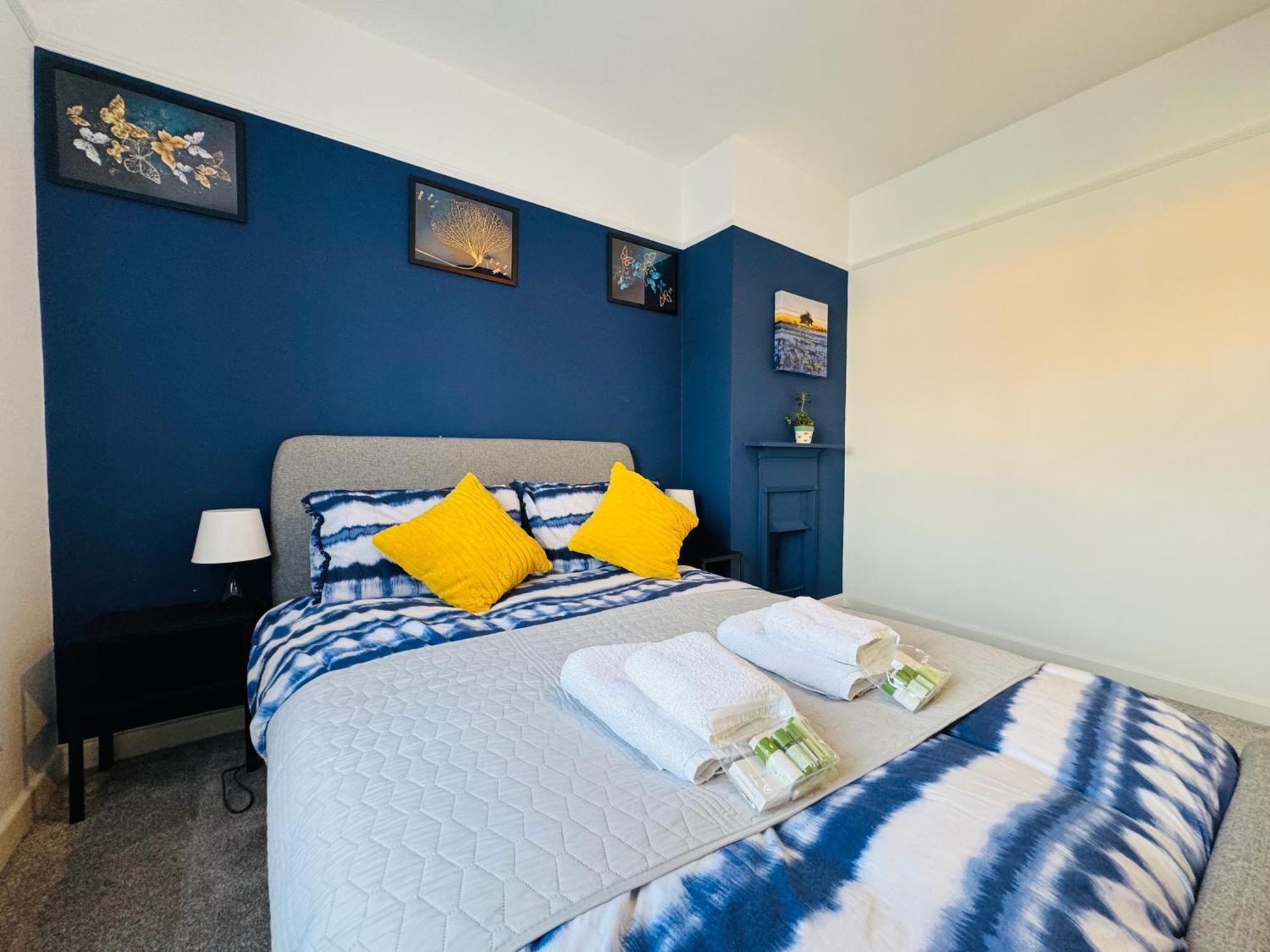 Chic 5 Bedroom House With Private Parking & Garden Bristol Exterior photo